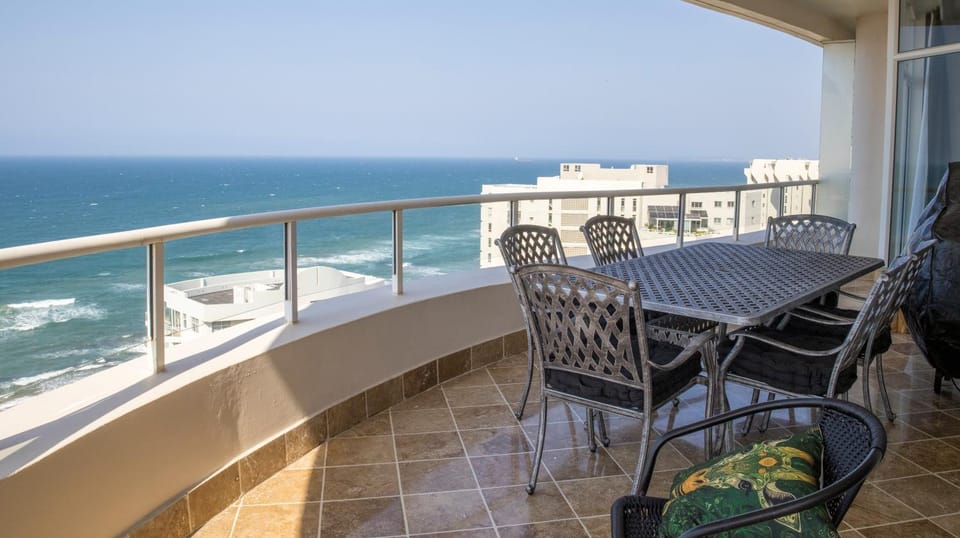 View (from property/room), Balcony/Terrace, Dining area, Sea view