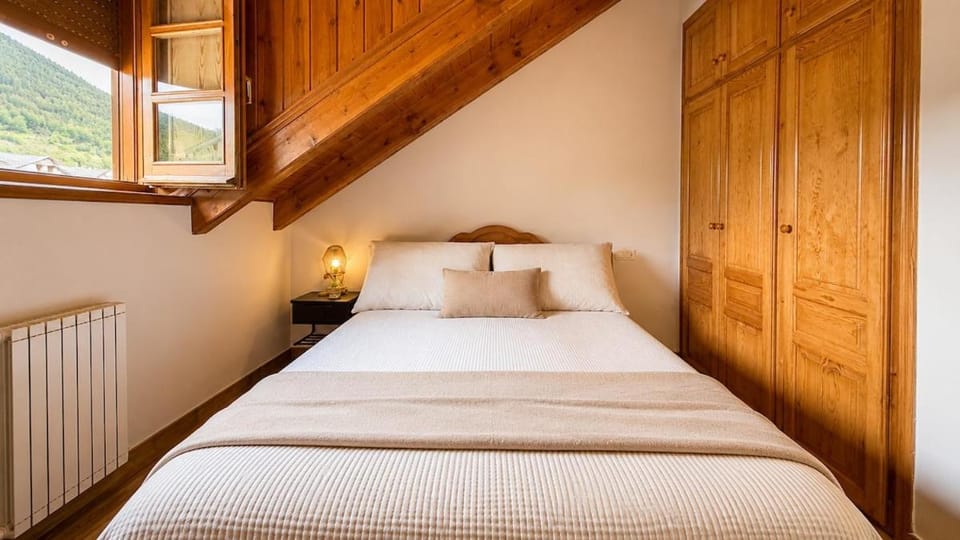 Céntrico ático de diseño con vistas al Pirineo - BENASQUE Apartment in Benasque