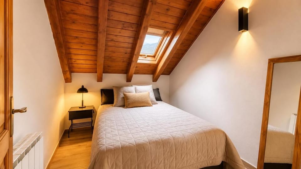 Céntrico ático de diseño con vistas al Pirineo - BENASQUE Apartment in Benasque