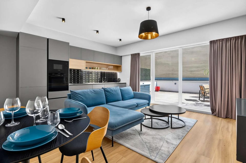 Kitchen or kitchenette, Living room, Seating area, Dining area