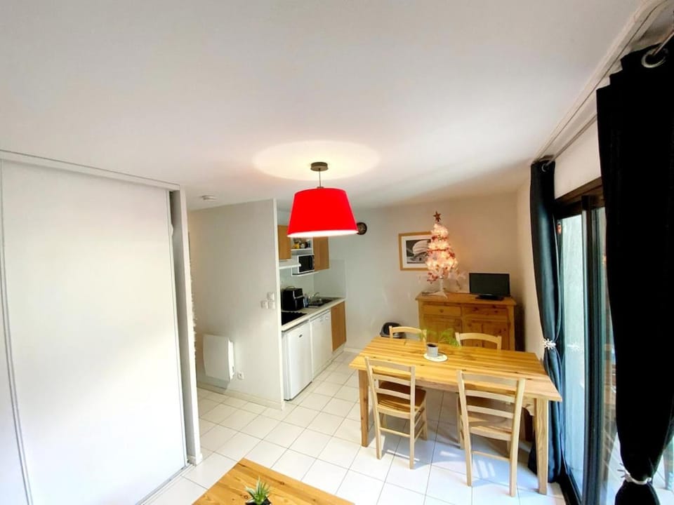 Beautiful studio for 4 people in residence with pool Apartment in Arreau
