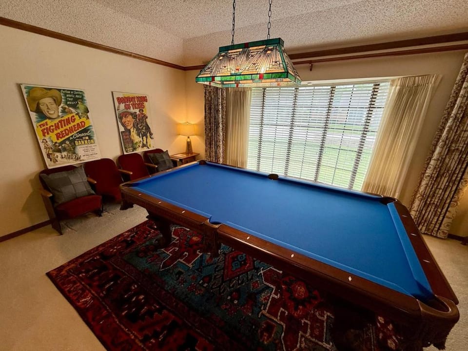 Billiard, Game Room