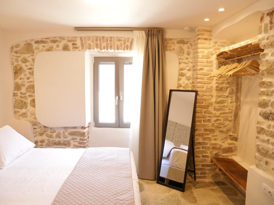 Bed, Photo of the whole room, Bedroom, internet, towels