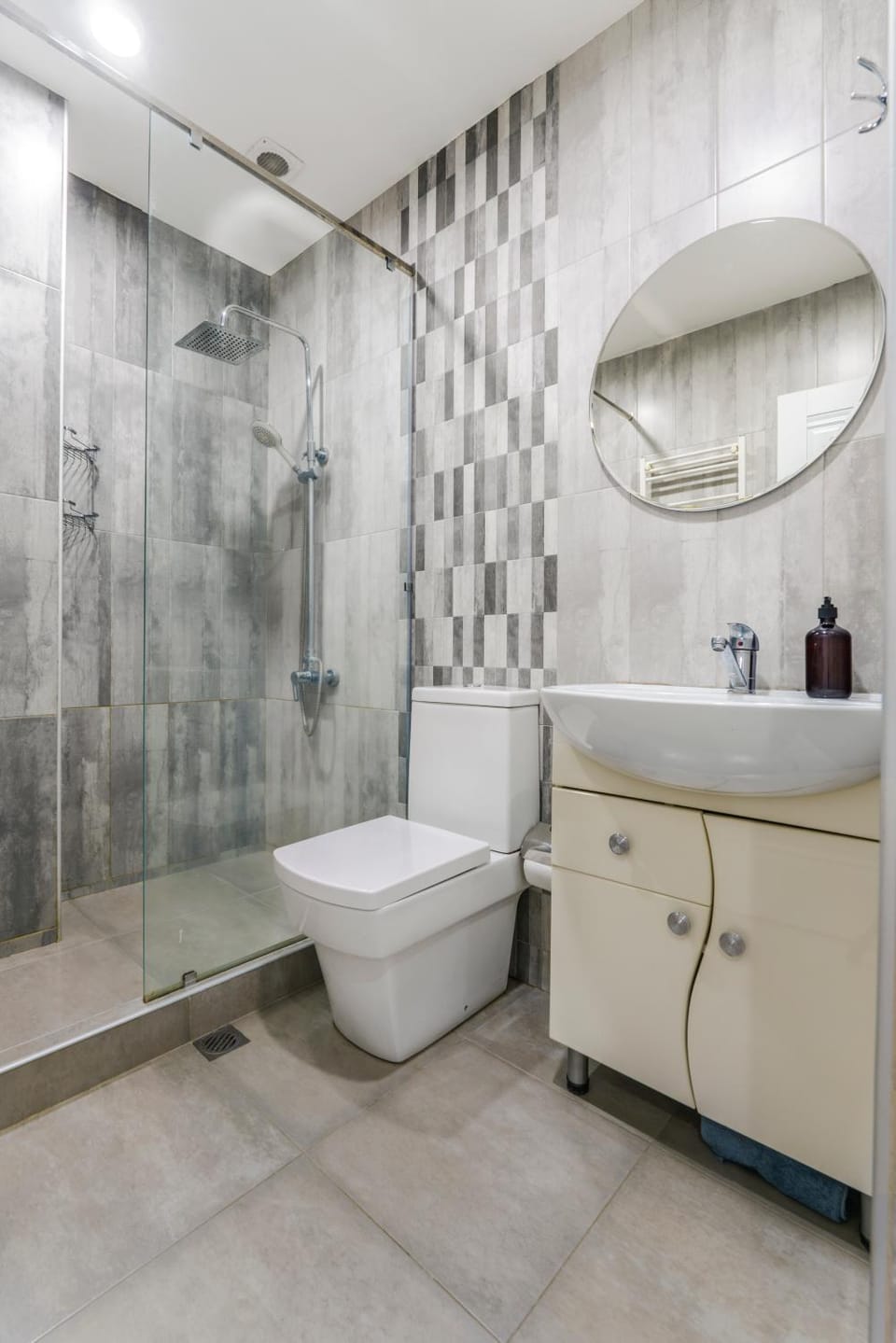 Shower, Toilet