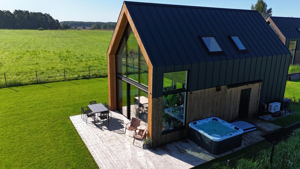 Property building, Spring, Day, Natural landscape, Garden, Garden view, sunbed