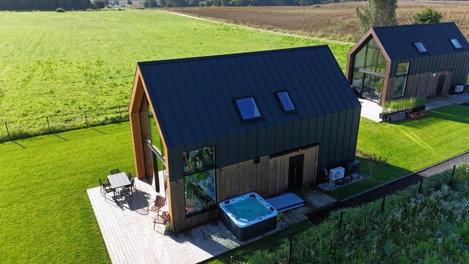 Property building, Day, Natural landscape, Garden, Garden view