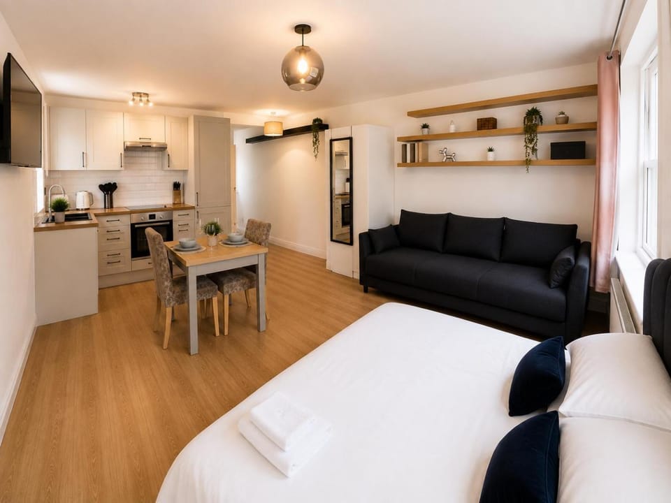 Bed, Kitchen or kitchenette, Living room, Photo of the whole room, Seating area, Dining area, Bedroom, stove