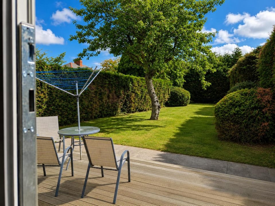 Neighbourhood, Garden, Garden view, Entertainment