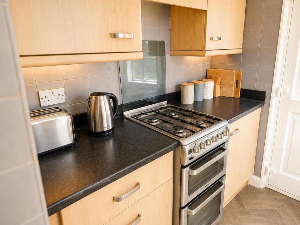 Coffee/tea facilities, Kitchen or kitchenette, Communal kitchen, Garden view, Meals, oven, stove, toaster, laundry, washing machine