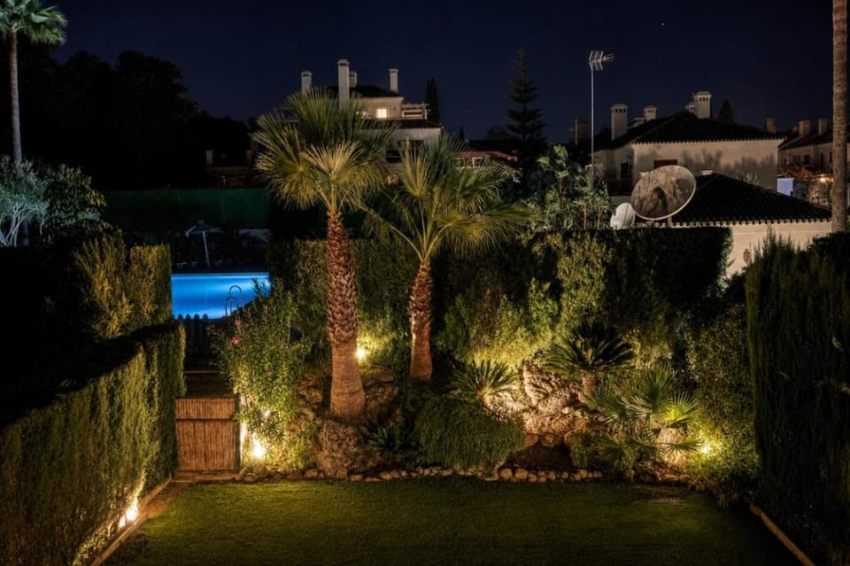 Villa El Casar, 5 Bedrooms, Garden & Pool Villa in Andalusia
