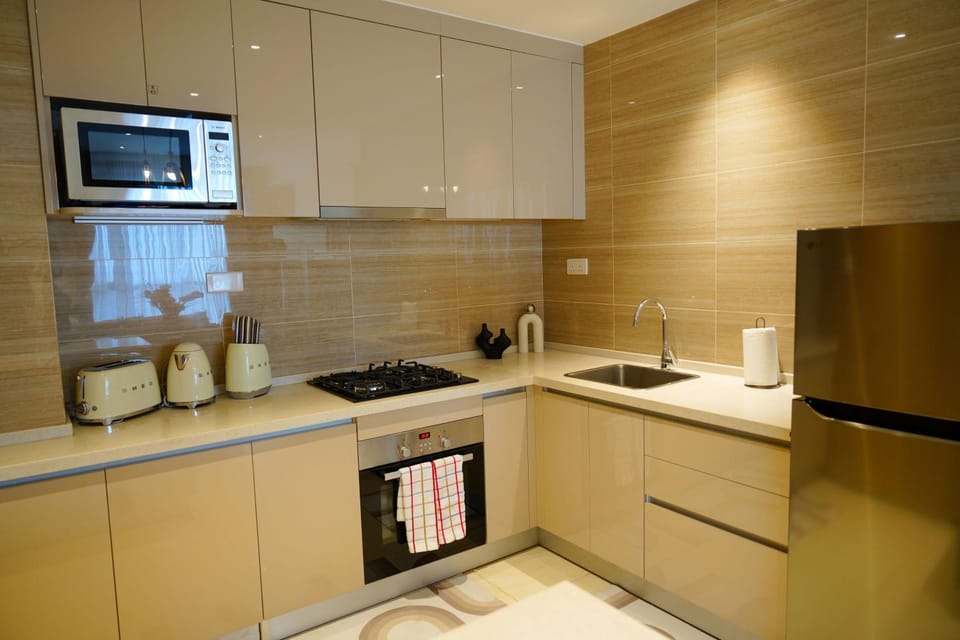 Coffee/tea facilities, Kitchen or kitchenette, oven, stove, toaster