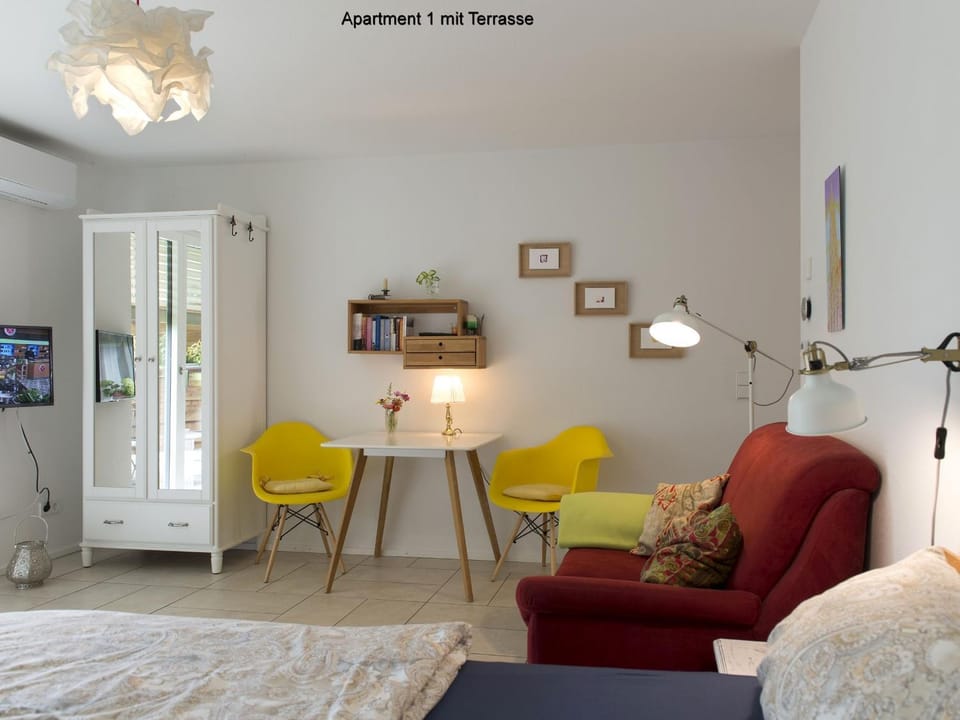 Living room, Seating area