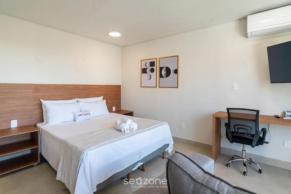 TV and multimedia, Seating area, Bedroom