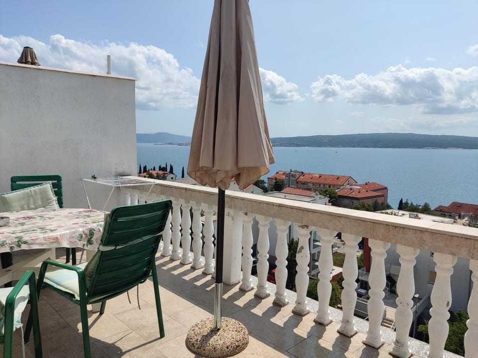 Natural landscape, Balcony/Terrace, Seating area