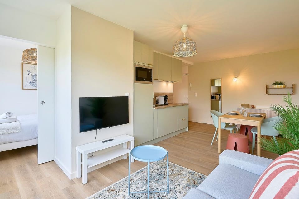 One-bedroom apartment near the tram with parking Apartment in Lille