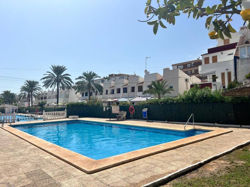 Swimming pool, Swimming pool