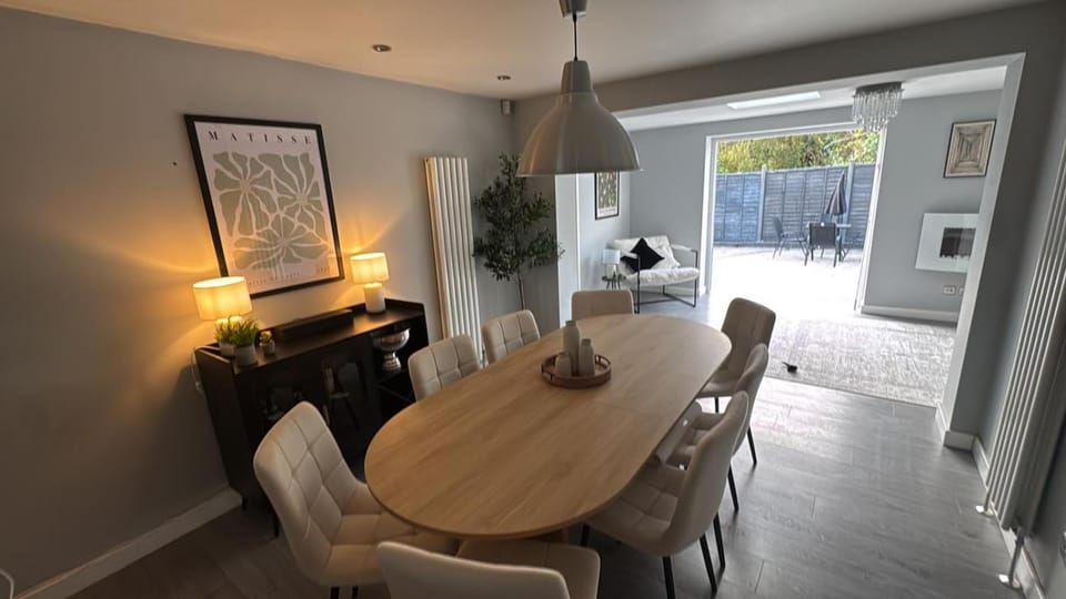 Seating area, Dining area