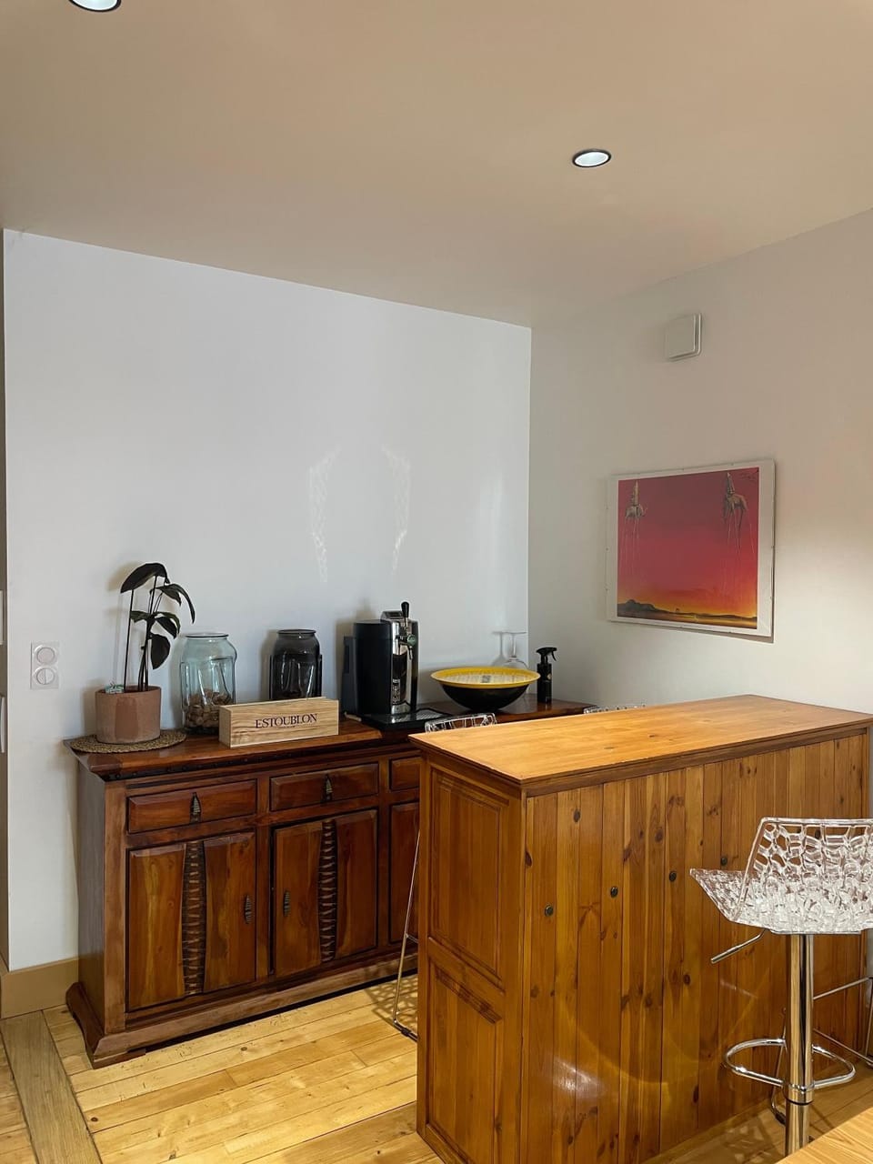 Kitchen or kitchenette, Living room