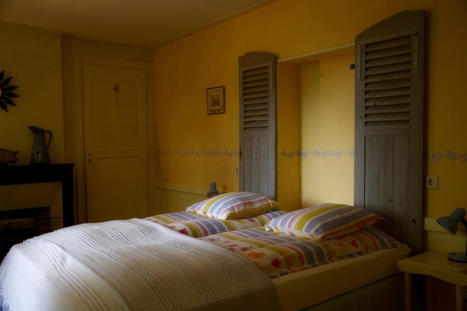 Property building, Living room, Bedroom