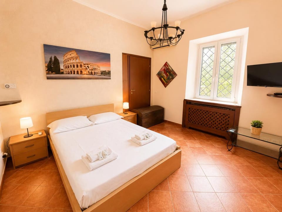 Bed, TV and multimedia, Photo of the whole room, Bedroom, towels