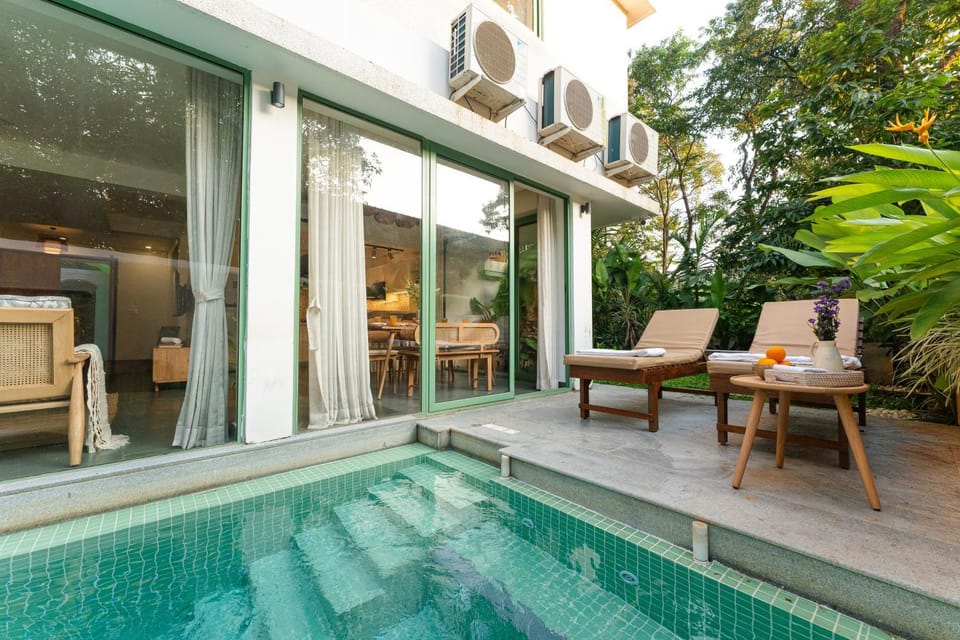 Patio, Day, Garden, Hot Tub, Pool view, Swimming pool, Swimming pool, sunbed
