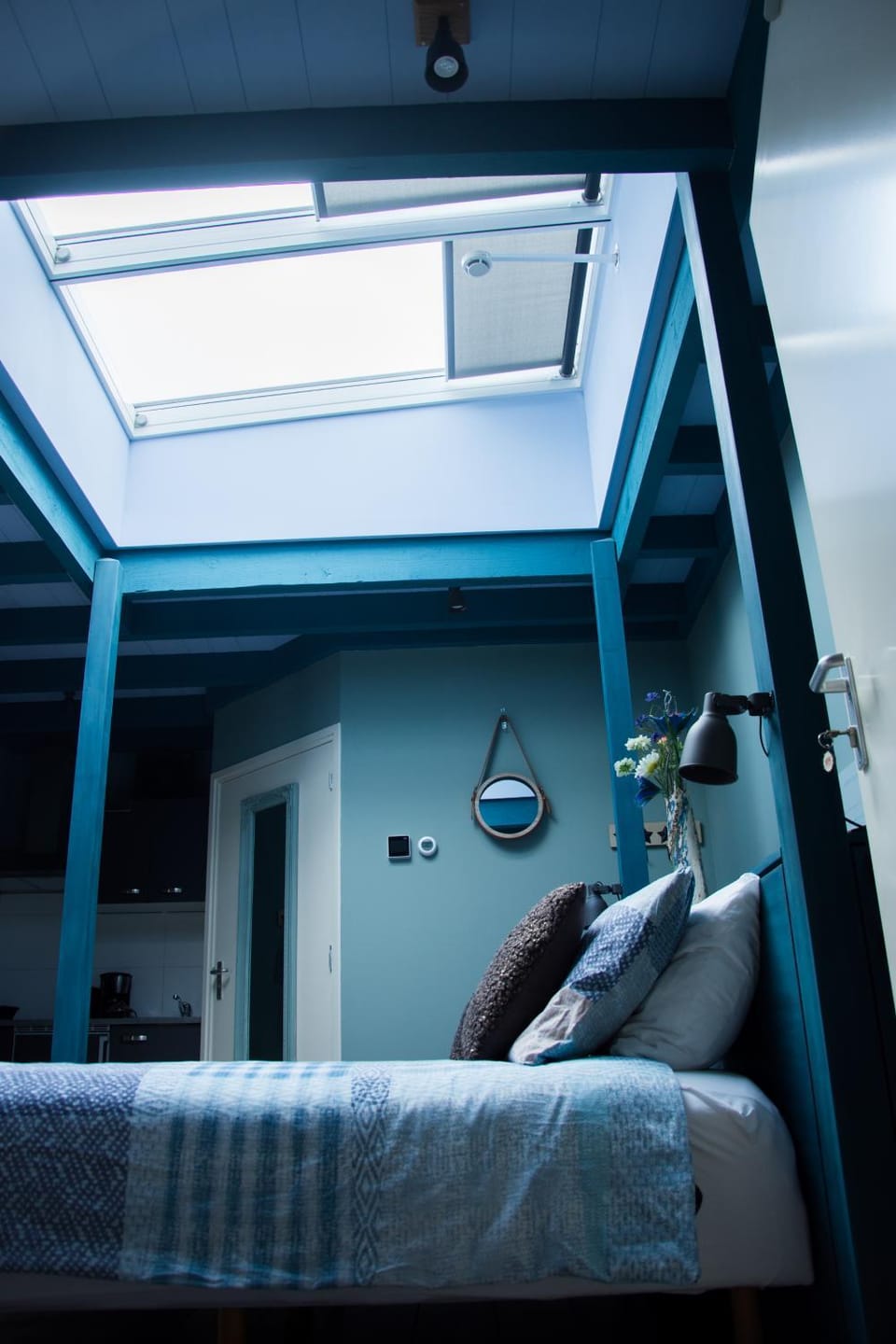 Bed, air conditioner