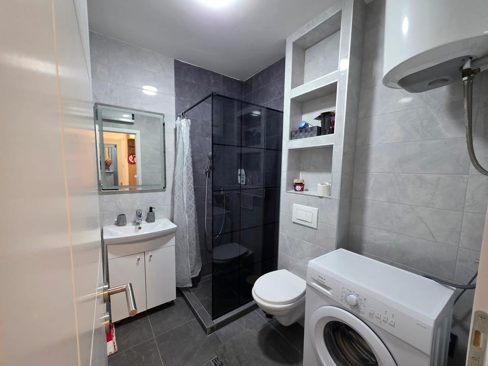 Shower, Bathroom, towels, washing machine