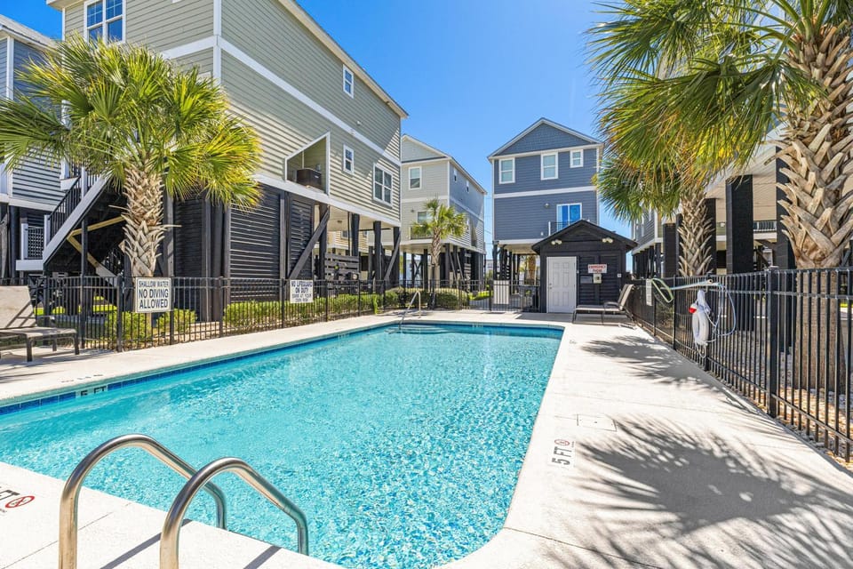 Gone Coastal House in Garden City