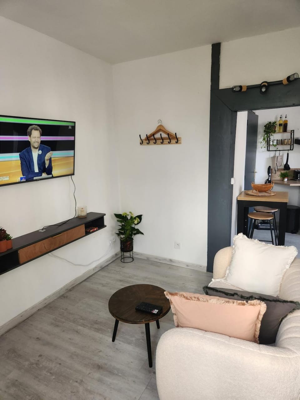 TV and multimedia, Living room, Seating area