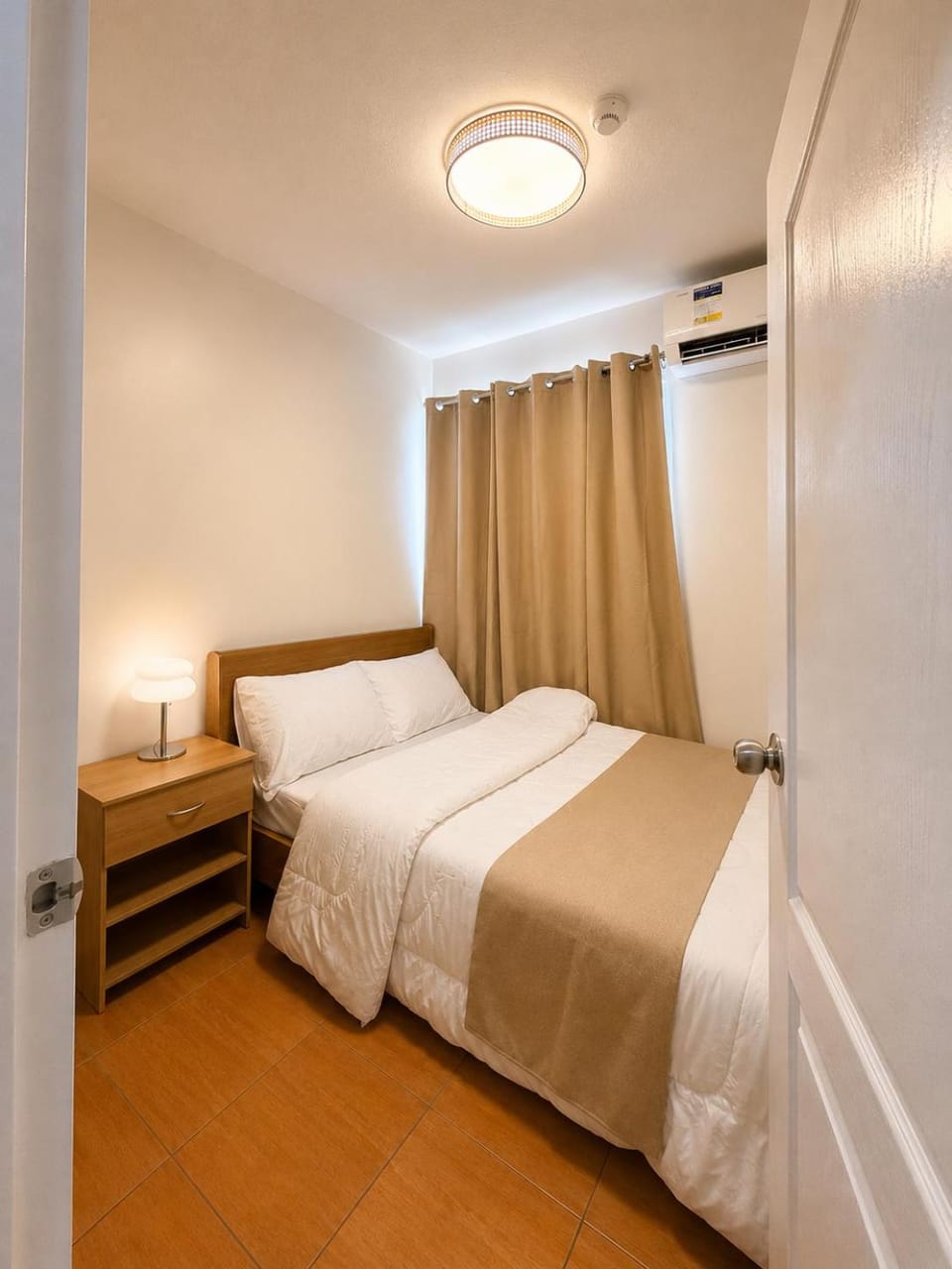 Bed, Photo of the whole room, Bedroom, air conditioner