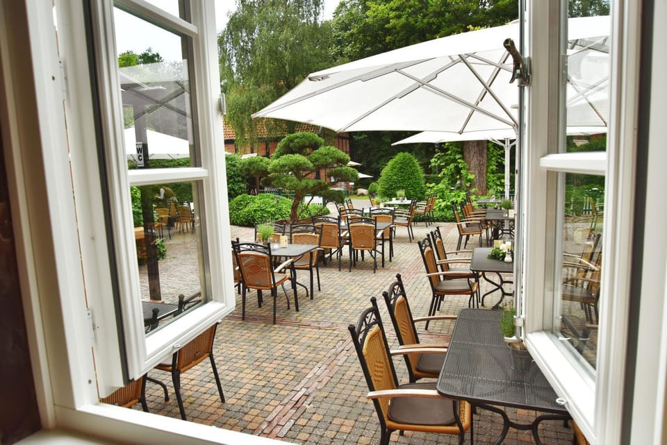 Restaurant/places to eat, Inner courtyard view