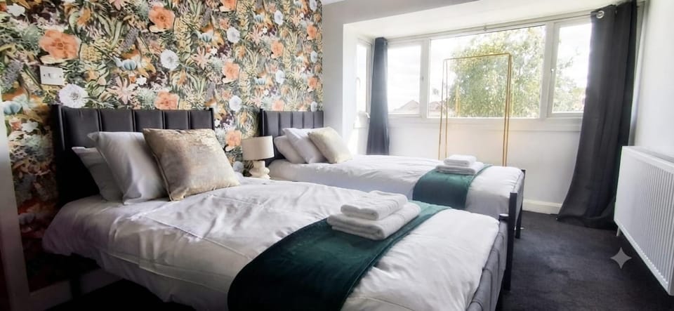 Spacious 4 Bedroom Home- NEC, Utilita Arena, BHX House in Metropolitan Borough of Solihull