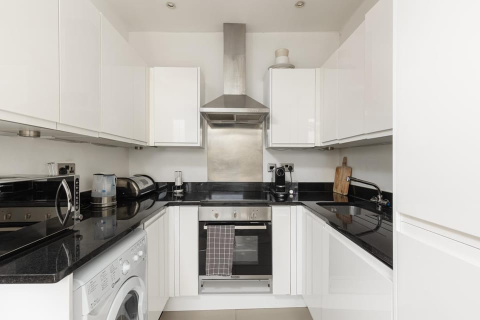 Bright 2BR Flat in Chelsea Apartment in City of Westminster
