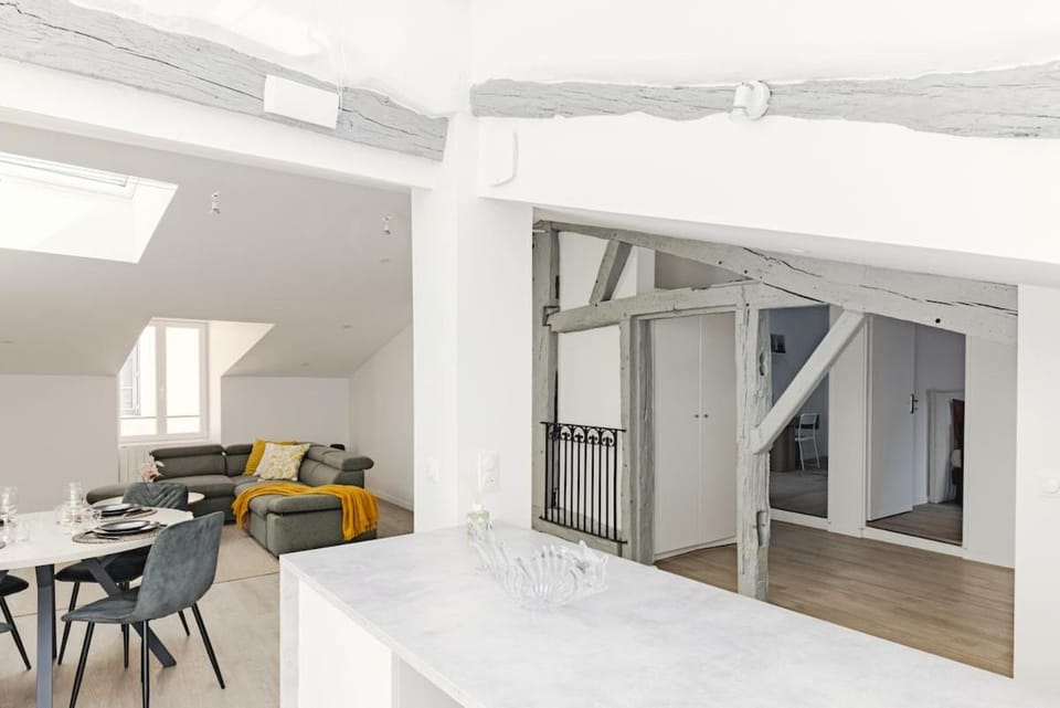 L'Élégant Bright 4-room apartment 3 bedrooms 5 people Apartment in Auvergne-Rhône-Alpes