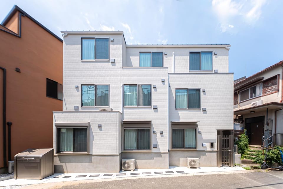 Property building, Day