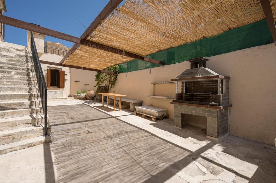 Patio, BBQ facilities