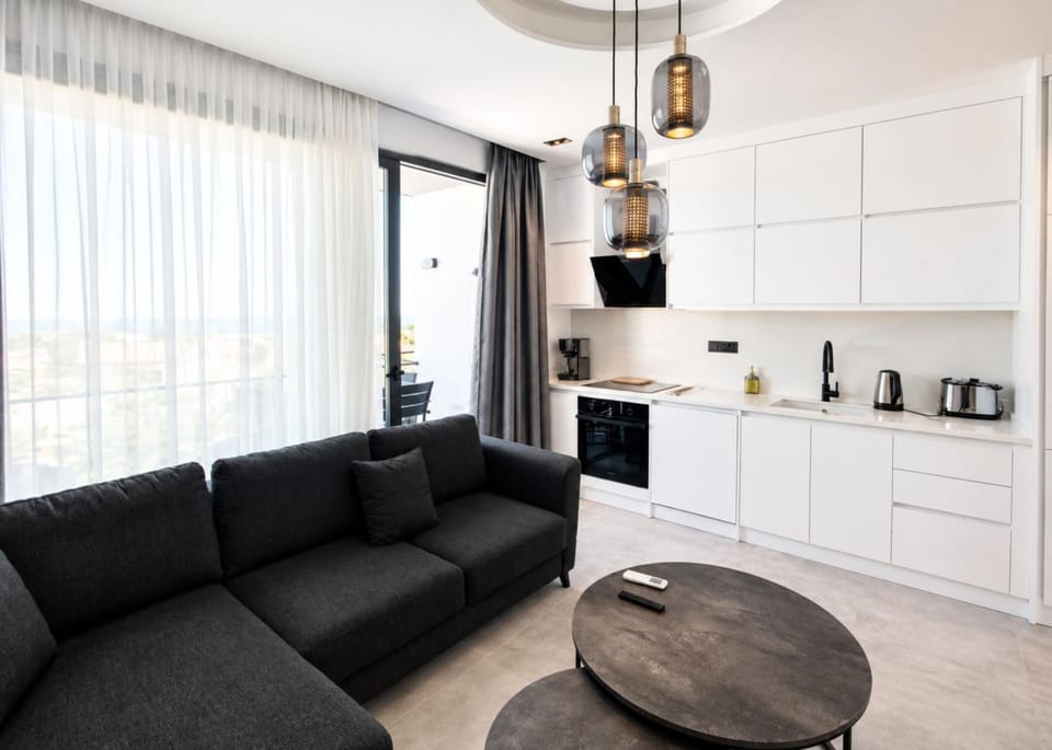 Communal lounge/ TV room, Coffee/tea facilities, Kitchen or kitchenette, Living room, Seating area, minibar