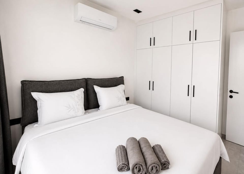 Bed, Photo of the whole room, Bedroom, towels, wardrobe, air conditioner