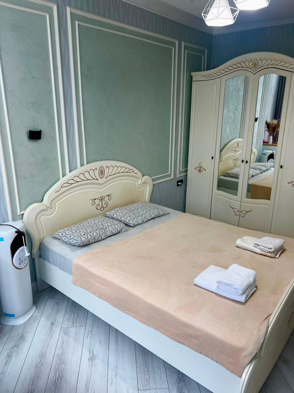 Bed, Bedroom, towels, wardrobe