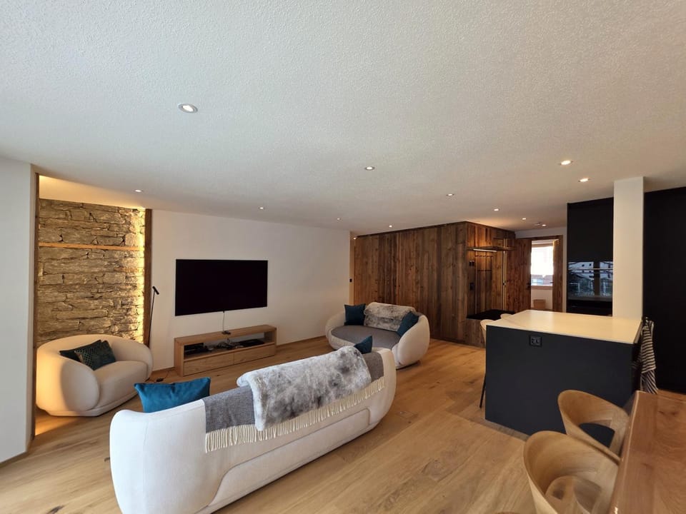 Communal lounge/ TV room, Living room