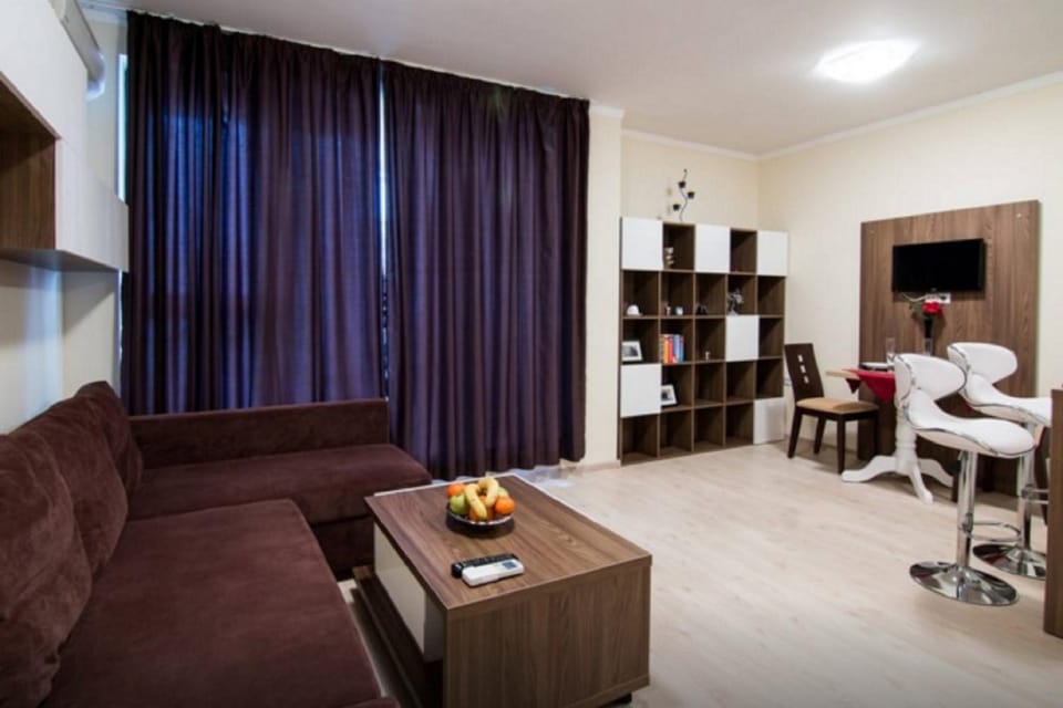 Communal lounge/ TV room, Bed, Library, TV and multimedia, Coffee/tea facilities, Living room, Other, Photo of the whole room, Seating area, Dining area, Beach, Communal kitchen, On site, Sea view, Area and facilities, Family