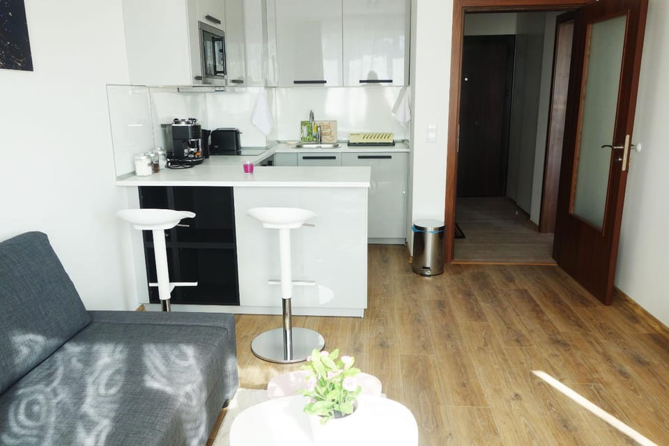 Coffee/tea facilities, Kitchen or kitchenette, Living room, Dining area