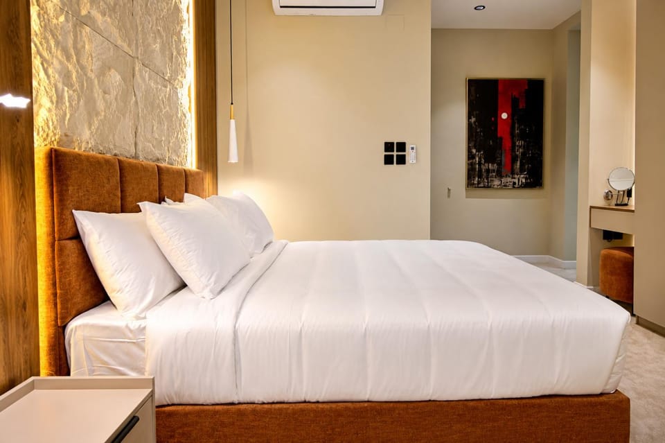 Bed, Photo of the whole room, air conditioner