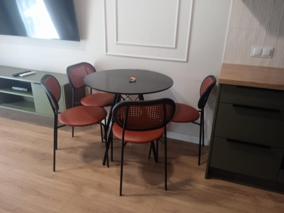 Kitchen or kitchenette, Living room, Seating area, Dining area