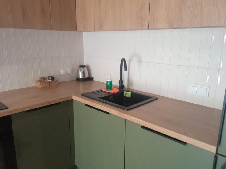 Coffee/tea facilities, Kitchen or kitchenette, stove