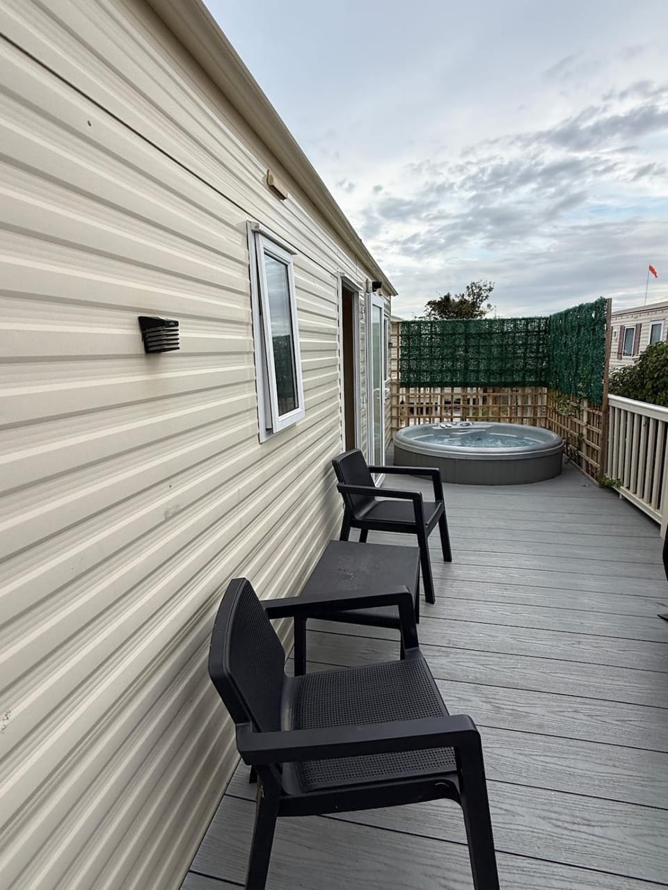 Eastgate B15 - Hot tub - Sleeps 8 - Pet Friendly - Wi-Fi available - Fantasy Island, Meadow Lakes Caravan Hire Apartment in Ingoldmells
