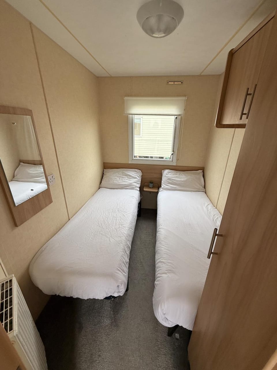 Eastgate B15 - Hot tub - Sleeps 8 - Pet Friendly - Wi-Fi available - Fantasy Island, Meadow Lakes Caravan Hire Apartment in Ingoldmells
