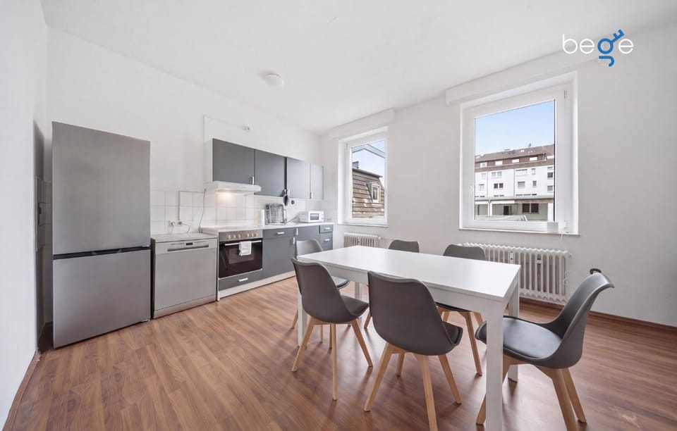 Kitchen or kitchenette, Dining area, dishwasher, oven, stove