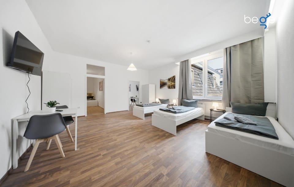 Bed, TV and multimedia, Photo of the whole room, Seating area, Bedroom, towels