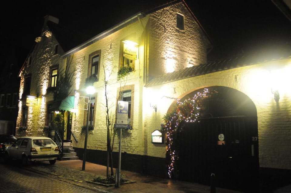 Facade/entrance, Night